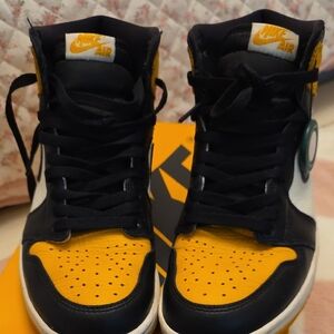Air Jordan 1 Retro High OG TAXI Yellow Toe Men’s Size 8.5